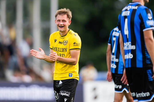 Mjällby AIFs Áki Samuelsen jublar