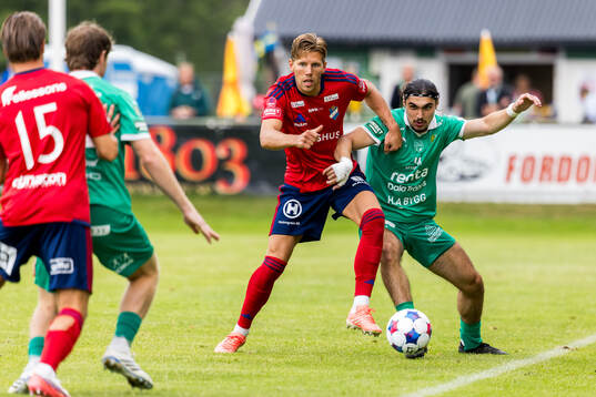 Östers Noah Söderberg och Ljungskiles Mehmet Uzel