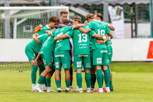 Ljungskiles spelare laddar för match