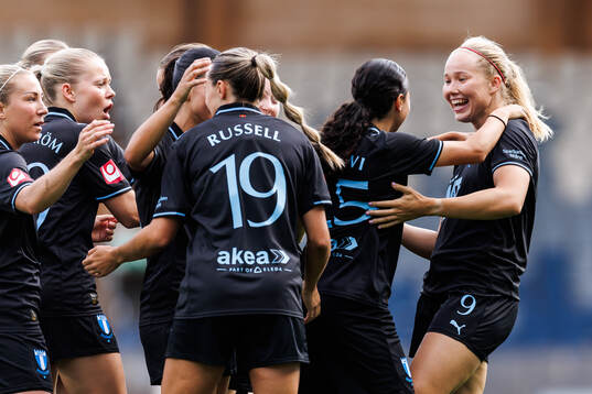 Malmö FFs Mayar Khatawi och Hlin Eiriksdottir jublar