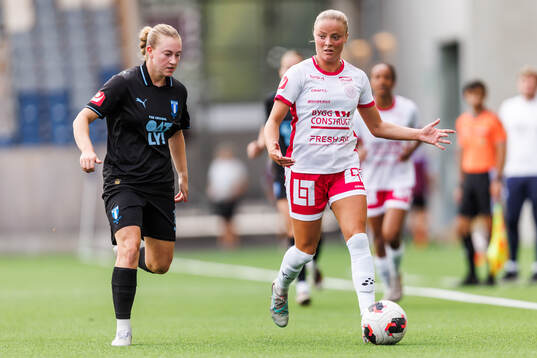 Malmö FFs Agnes Mårtensson och IK Uppsalas Linnea Strand