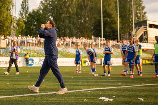 IFK Norrköpings tränare Eldar Abdulic jublar