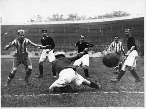 Fotboll, Fotboll på stadion 1928.