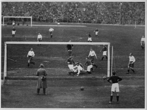 Fotboll, stadion. Stockholm mot engelskt lag, 1928.