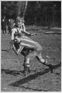 Fotboll, Första fotbollen 1929. Obs