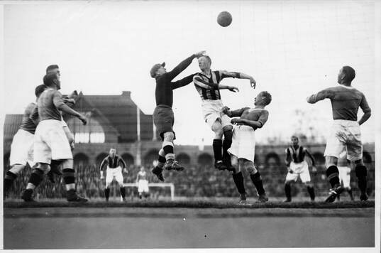 Stadion. Vestermalm - Landskrona. 1929. Editors note: exakt