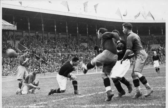 Fotboll, AIK - Helsingborg, Stockholm Stadion 1931. Editors