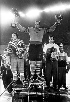 Bläddra bland fler bilder av Ishockey, Sven Tumba, Ulf Sterner och VM