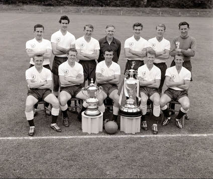 Tottenham Hotspur, lagbild, med pokal, pokaler