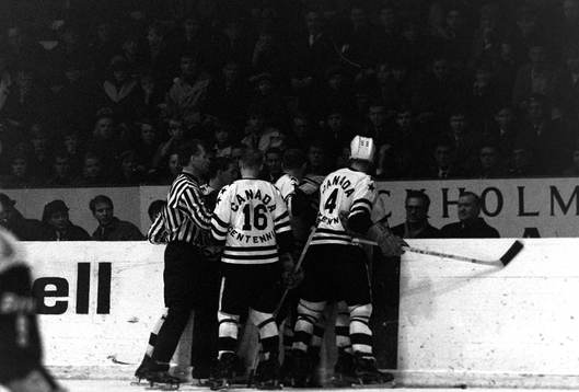 Bläddra bland fler bilder av Ishockey, Ahearne Cup, Brynäs - Drumheller Miners, Kanada