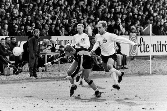 Björn Carlswärd, Hammarby attackeras bakifrån