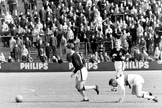 Lennart Backman, AIK med bollen
