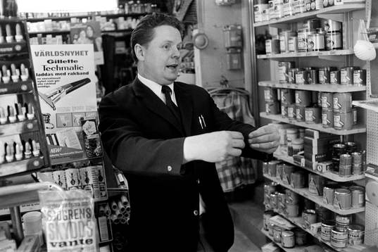 Gösta Sandberg, Djurgården i sin färgaffär  på