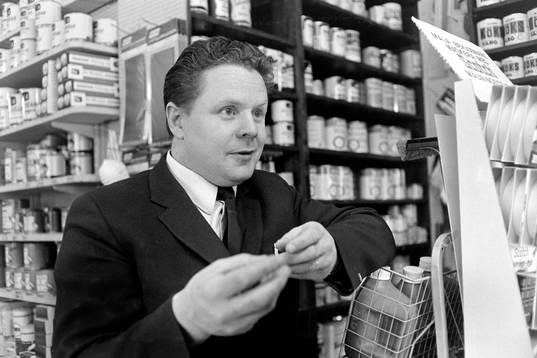 Gösta Sandberg, Djurgården i sin färgaffär  på