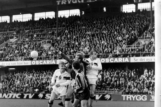 Owe Ohlsson, AIK fick hoppa in som målvakt sedan Leif Hult
