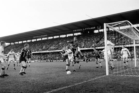 Owe Ohlsson, AIK fick hoppa in som målvakt sedan Leif Hult