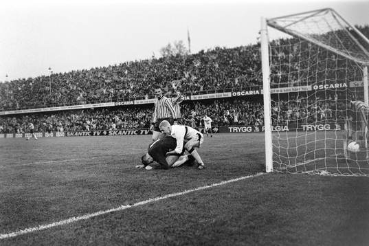 Bollen i mål och jubel i AIK. Roland Lundblad, AIK och