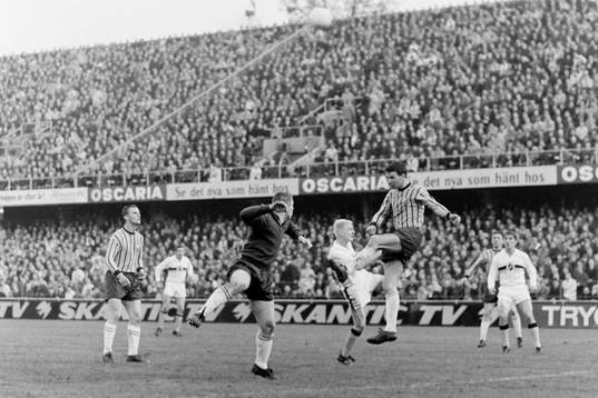 Claes Cronqvist och djurgårdens målvakt Ronney Pettersson