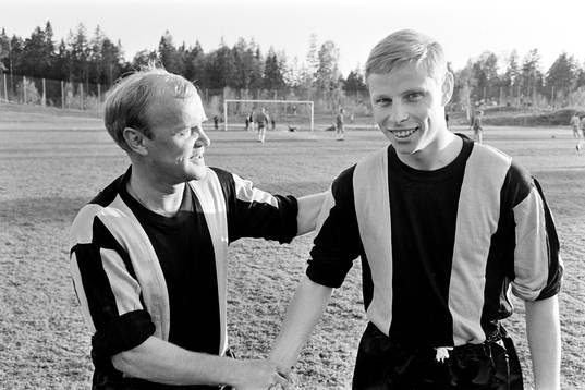 Lennart Skoglund tillsammans ishockeystjärnan Hans