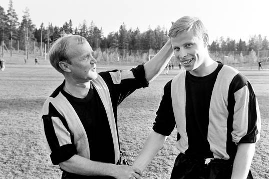 Lennart Skoglund tillsammans ishockeystjärnan Hans