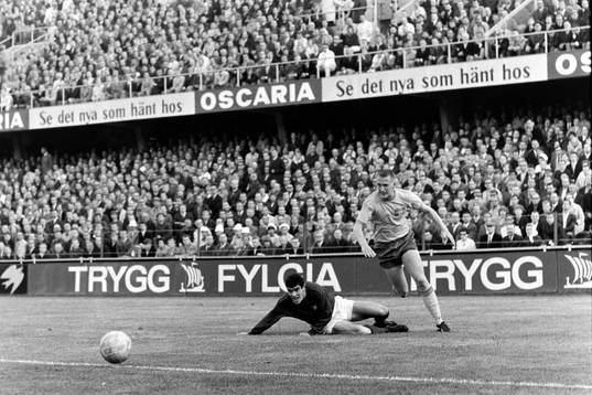 Örjan Persson, Sverige tar sig förbi en portugis