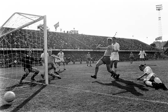 Bläddra bland fler bilder av Fotboll, EM-Kval, Sverige - Bulgarien, 0-2