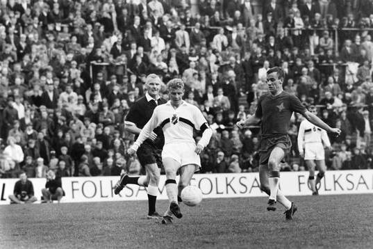 Jim Nildén, AIK är först på bollen