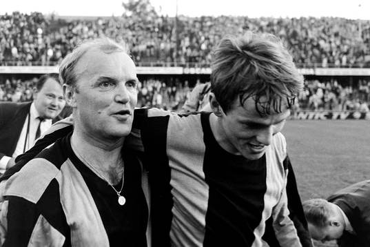 Lennart Skoglund kramar om hammarbys matchhjälte Rolf