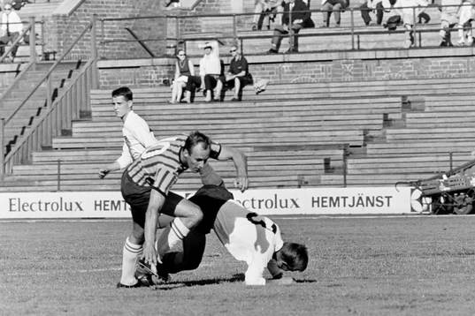 Sven Lindman, Djurgården i kamp om bollen