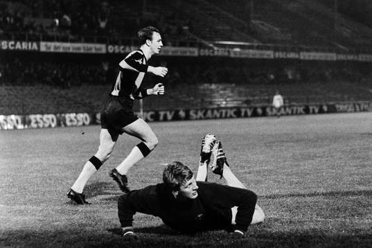 AIK:s Målvakt Gunnar Lund deppar