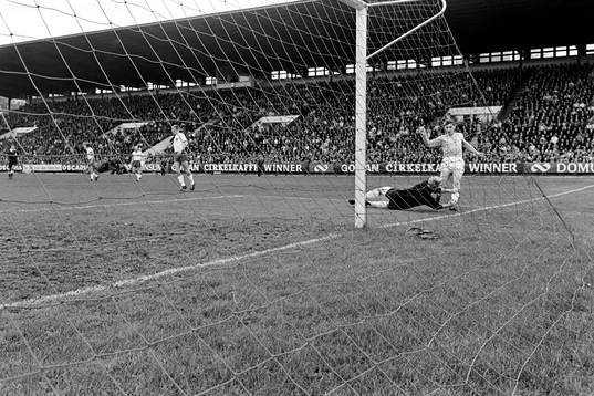 Anders Ljungberg utmanar Bengt Lindström, målvakt i