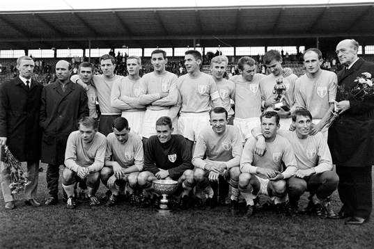 Malmö FF, svenska mästare. Bakre raden fr. v Egon