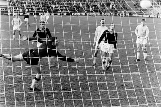 Situation framför Leif Hult, målvakt i AIK