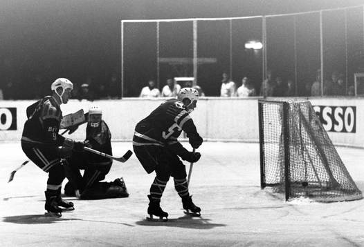 Pucken i mål bakom brynäs målvakt