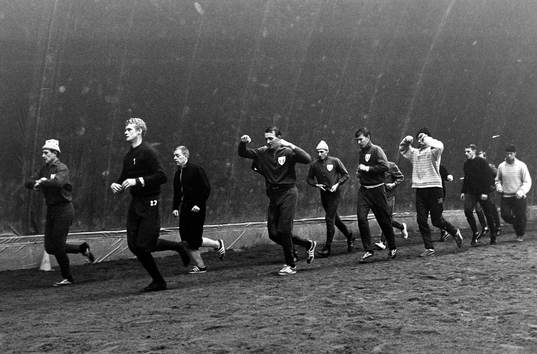 Spelarna joggar
