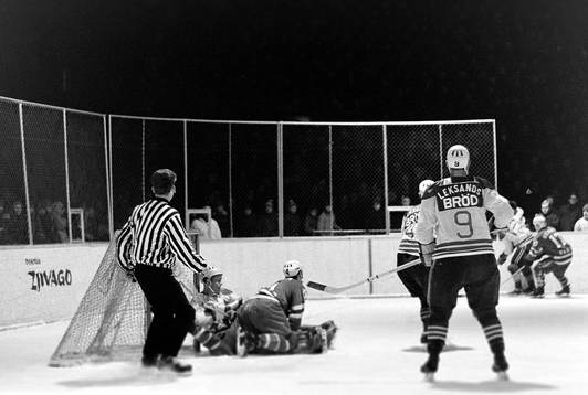 Situation framför leksands målvakt Christer Abrahamsson
