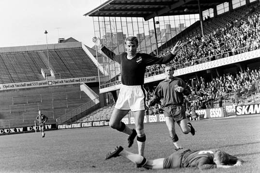 Owe Ohlsson, AIK slår ut med armarna