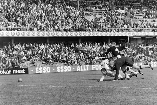 Situation framför Leif Hult, målvakt i AIK