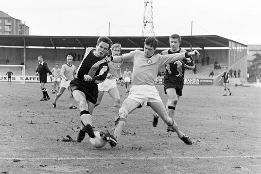 Hammarbys femmålsskytt Rolf Andersson i en närkamp