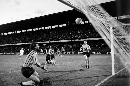 Björn Johnson och Willy Gummesson, Djurgården ser bollen