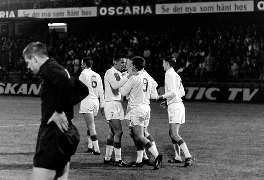 Anders Svensson, i mitten och Malmö  jublar