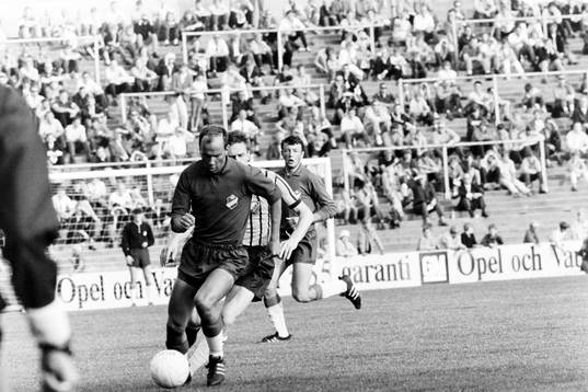 Tommy Svensson, Öster med bollen