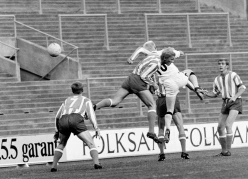 Roland Lundblad, AIK i en luftduell