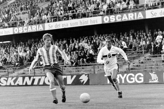 Lennart Backman, AIK med bollen