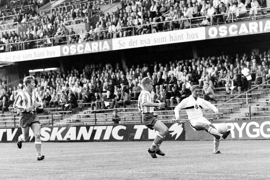 Lennart Backman AIK med bollen