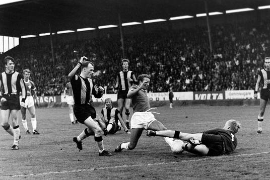 Situation framför hammarbys målvakt Ronnie Hellström