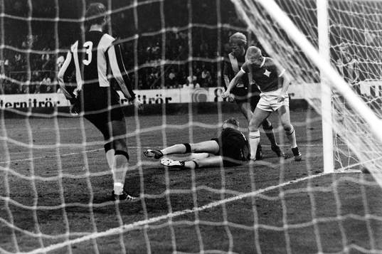 Situation framför hammarbys målvakt Ronnie Hellström