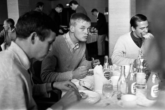 Ronnie Hellström och Inge Ejderstedt i restaurangen