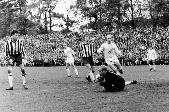 Morgan Hedlund, Sirius framför Göran Hagberg, målvakt i