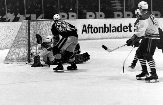 Situation framför leksands målvakt Christer Abrahamsson